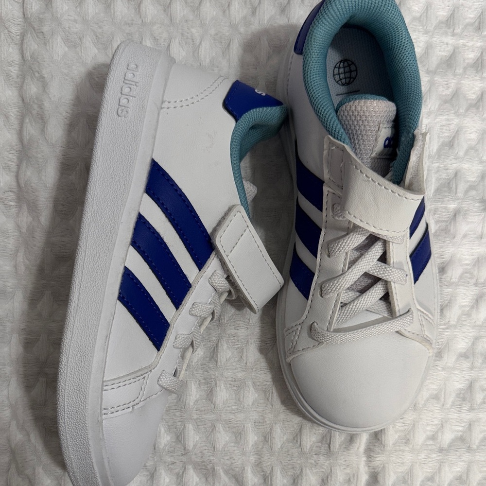 Adidas Kids Sneakers in White and Blue